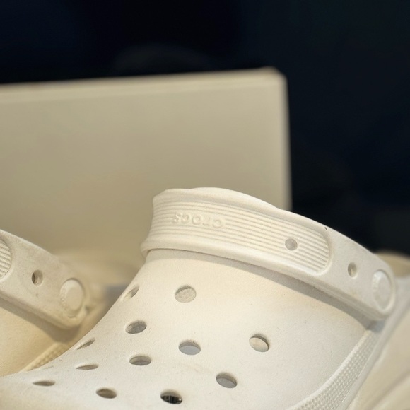 with free items! WOMENS CROCS CLASSIC MEGA CRUSH CLOG + ✨FREE JIBBITZ ✨ - Picture 3 of 5